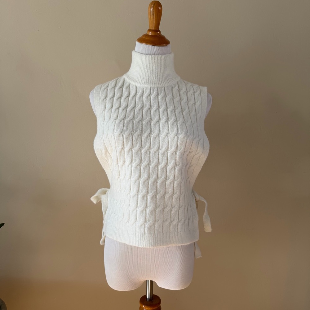 H&M Women's White Cable Knit Sleeveless Turtleneck Sweater (Brand New with Tags)